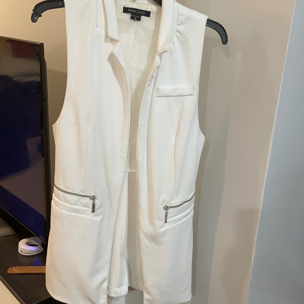 Long white sleeveless blazer